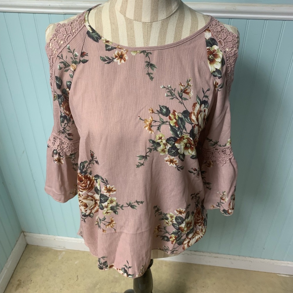 Gimmick by BKE cold shoulder long sleeve